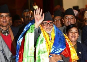 Υπάρχουν και φτωχοί πολιτικοί: Ο πρωθυπουργός του Νεπάλ έχει περιουσία 3 κινητά τηλέφωνα