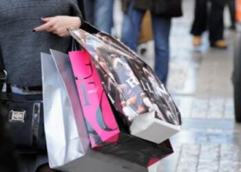 Ανοιχτά τα καταστήματα την Κυριακή των Βαΐων