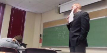 «Έχασε τη μιλιά του» με τη φάρσα που του έκαναν – Ξεκαρδιστικό βίντεο!