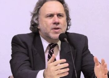 Ο ΣΥΝΤΑΓΜΑΤΟΛΟΓΟΣ ΓΙΩΡΓΟΣ ΚΑΤΡΟΥΓΚΑΛΟΣ: “Η χώρα έχει ανάγκη από νέο Σύνταγμα”