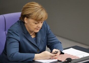 Μέρκελ: Χαίρομαι που αποφασίσαμε η Ελλάδα να παραμείνει στο ευρώ