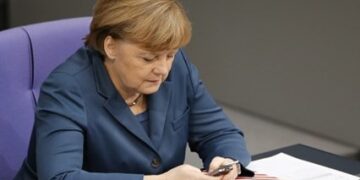 Μέρκελ: Χαίρομαι που αποφασίσαμε η Ελλάδα να παραμείνει στο ευρώ