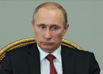 «Φιμώνει» τις αντικαθεστωτικές ΜΚΟ ο Πούτιν