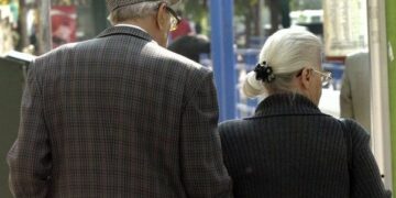 Εξακολουθεί να υπάρχει τεράστιο χάσμα πλουσίων – φτωχών σύμφωνα με τον ΠΟΥ