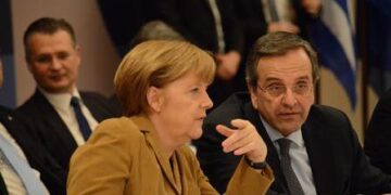 (Ξένη δημοσίευση) Η Καγκελάριος της Γερμανίας Άγγελα Μέρκελ ( Angela Merkel) (Α) με τον πρωθυπουργό Αντώνη Σαμαρά (Δ) συμμετέχουν σε φόρουμ με νέους επιχειρηματίες, την Παρασκευή 11 Απριλίου 2014, σε κεντρικό ξενοδοχείο. Ολιγόωρη επίσκεψη στην Αθήνα πραγματοποιεί η Καγκελάριος της Γερμανίας Άγγελα Μέρκελ. ΑΠΕ-ΜΠΕ/ΑΠΕ-ΜΠΕ/ΓΟΥΛΙΕΛΜΟΣ ΑΝΤΩΝΙΟΥ