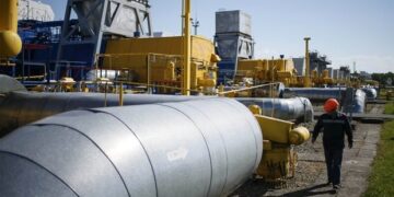 Στον «πάγο» οι σχέσεις ΕΕ – Ρωσίας με φόντο το φυσικό αέριο