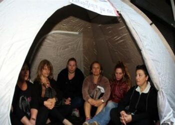 «Θα μείνουμε εδώ μέχρι να δικαιωθούμε»