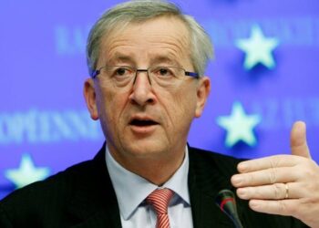 Γιούνκερ: Σε καλό δρόμο η Ελλάδα, αλλά δεν μπορεί να βγει ακόμη από το μνημόνιο