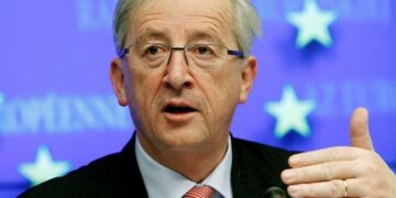 Γιούνκερ: Σε καλό δρόμο η Ελλάδα, αλλά δεν μπορεί να βγει ακόμη από το μνημόνιο