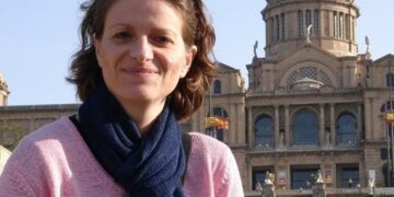 Υπαίθρια θεατρική δράση στήριξης γυναικών υποψηφίων στις εκλογές