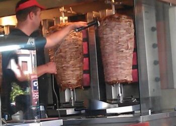 Σε σουβλατζίδικα και κομμωτήρια επένδυσαν οι Έλληνες μέσα στην κρίση