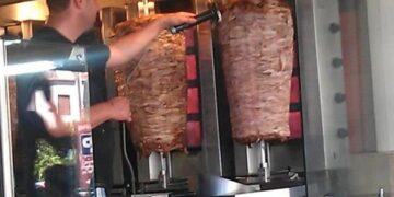 Σε σουβλατζίδικα και κομμωτήρια επένδυσαν οι Έλληνες μέσα στην κρίση