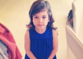 Είναι ίδιοι! Εσείς βρήκατε ποιανού κόρη είναι το κοριτσάκι της φωτογραφίας;