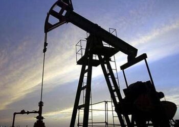 La Tribune: «Η Ελλάδα σύντομα βασίλισσα του πετρελαίου;»