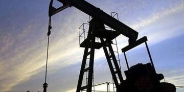 La Tribune: «Η Ελλάδα σύντομα βασίλισσα του πετρελαίου;»