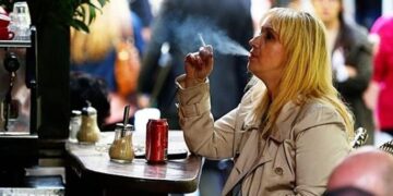 Μελβούρνη: «Κόβει» το κάπνισμα… ακόμη και στους δρόμους και τα πεζοδρόμια