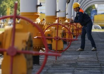 Κομισιόν: Εξετάζει σχέδιο ενεργειακής απεξάρτησης από τη Ρωσία