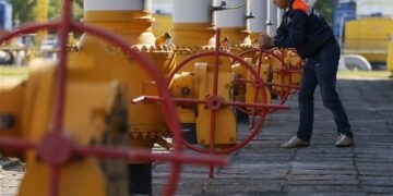 Κομισιόν: Εξετάζει σχέδιο ενεργειακής απεξάρτησης από τη Ρωσία