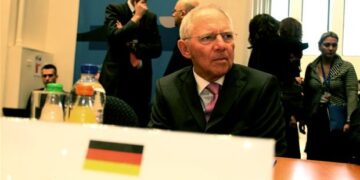 Deutsche Welle: Ο Σόιμπλε δεν ζήτησε έξοδο της Ελλάδας από το ευρώ