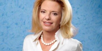 Συνέντευξη της Ελίζας Βόζεμπεργκ, Δικηγόρου και υποψήφιας Ευρωβουλευτή ΝΔ “Η κρίση μας έδειξε τα λάθη μας”