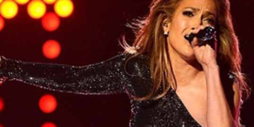 Η Τζένιφερ Λόπεζ τιμά Έλληνα σχεδιαστή!(ΦΩΤΟ)