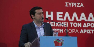 ΑΛΕΞΗΣ ΤΣΙΠΡΑΣ: Ο Θέμης Μουμουλίδης που σκηνοθέτησε τη ζωή του θρυλικού Μίκη Θεοδωράκη, καλείται να σκηνοθετήσει  και να πρωταγωνιστήσει ο ίδιος σε μια ακόμα θρυλική στιγμή
