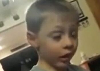 Αγχωμένος 5χρονος… δεν ξέρει ποια κοπέλα να διαλέξει