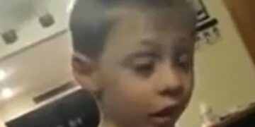 Αγχωμένος 5χρονος… δεν ξέρει ποια κοπέλα να διαλέξει