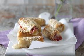 Φλογέρες με τυρί, φράουλες και προσούτο