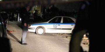 Συνελήφθησαν δύο άτομα στους Αγίους Θεοδώρους Γρεβενών για μεταφορά δύο μη νόμιμων μεταναστών