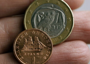 FT: «Σχέδιο Ζ» για κατάρρευση ελληνικών τραπεζών και έξοδο της Ελλάδας από το ευρώ