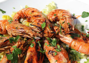 Γαρίδες στο φούρνο με ούζο και φινόκιο