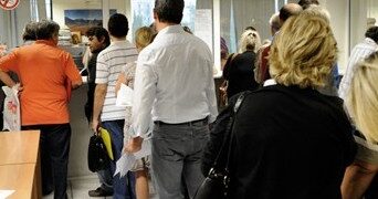 Η εφορία πάει στα… “ΚΕΠ”