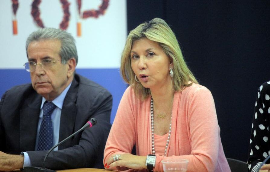 Μορφή επιδημίας έχει πάρει το κάπνισμα στην Ελλάδα
