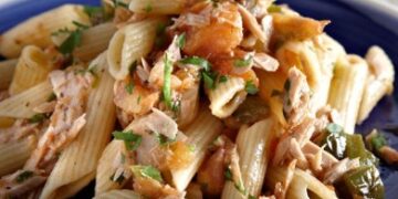 Mακαρονάδα με τόνο και ούζο