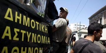 Επανατοποθέτηση 2.670 πρώην δημοτικών αστυνομικών