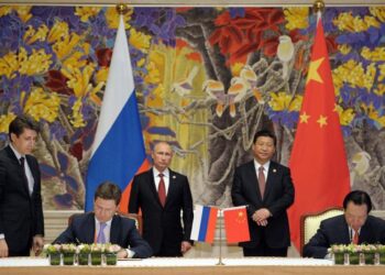 Συμφωνία-μαμούθ Ρωσίας με Κίνα για φυσικό αέριο