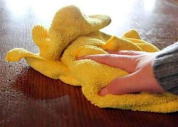 Διώξε τη σκόνη από τα έπιπλά σου με το πιο απλό tip!