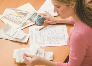 Σε πλήρη κατάργηση των φοροαπαλλαγών και παράταση της εισφοράς αλληλεγγύης προτρέπει το ΔΝΤ