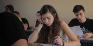 Πανελλήνιες: Άνοδο των βάσεων δείχνουν οι επιδόσεις των υποψηφίων