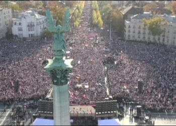 Πως κατάφερε ο Βίκτορ Όρμπαν να πετύχει ευρεία νίκη στις εκλογές στην Ουγγαρία