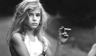 Η Βρετανία προτείνει τον πιο ανατρεπτικό αντικαπνιστικό νόμο στην ιστορία της Ευρώπης