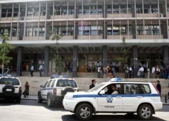 Ισόβια σε πρώην εφοριακό