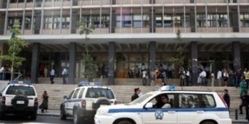 Ισόβια σε πρώην εφοριακό
