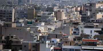 Ανοίγει η “βεντάλια” των χρήσεων γης με εντολή Τρόικας