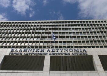 Δεν τα πήρα για μένα, έδινα δάνεια σε συναδέλφους μου, λέει ο αστυνομικός που έκλεψε 300.000 ευρώ από τη ΓΑΔΑ