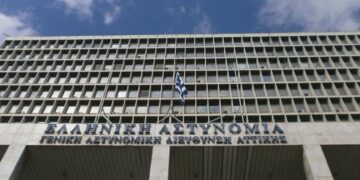 Δεν τα πήρα για μένα, έδινα δάνεια σε συναδέλφους μου, λέει ο αστυνομικός που έκλεψε 300.000 ευρώ από τη ΓΑΔΑ