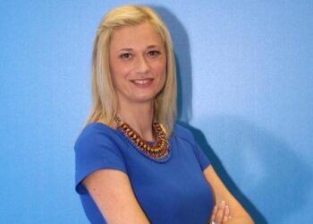 Δήλωση της Ραχήλ Μακρή για τα επεισόδια έξω από το Υπουργείο Οικονομικών