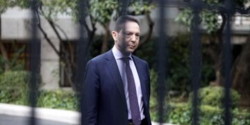 Στουρνάρας: τη Δευτέρα ο Ανασχηματισμός – Απειλές Ευρωπαίων για να μην αλλάξει η οικονομική πολιτική