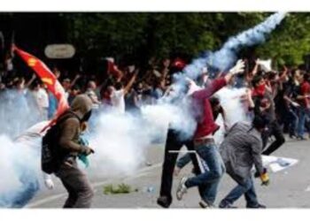 Κωνσταντινούπολη: Δακρυγόνα και συλλήψεις διαδηλωτών